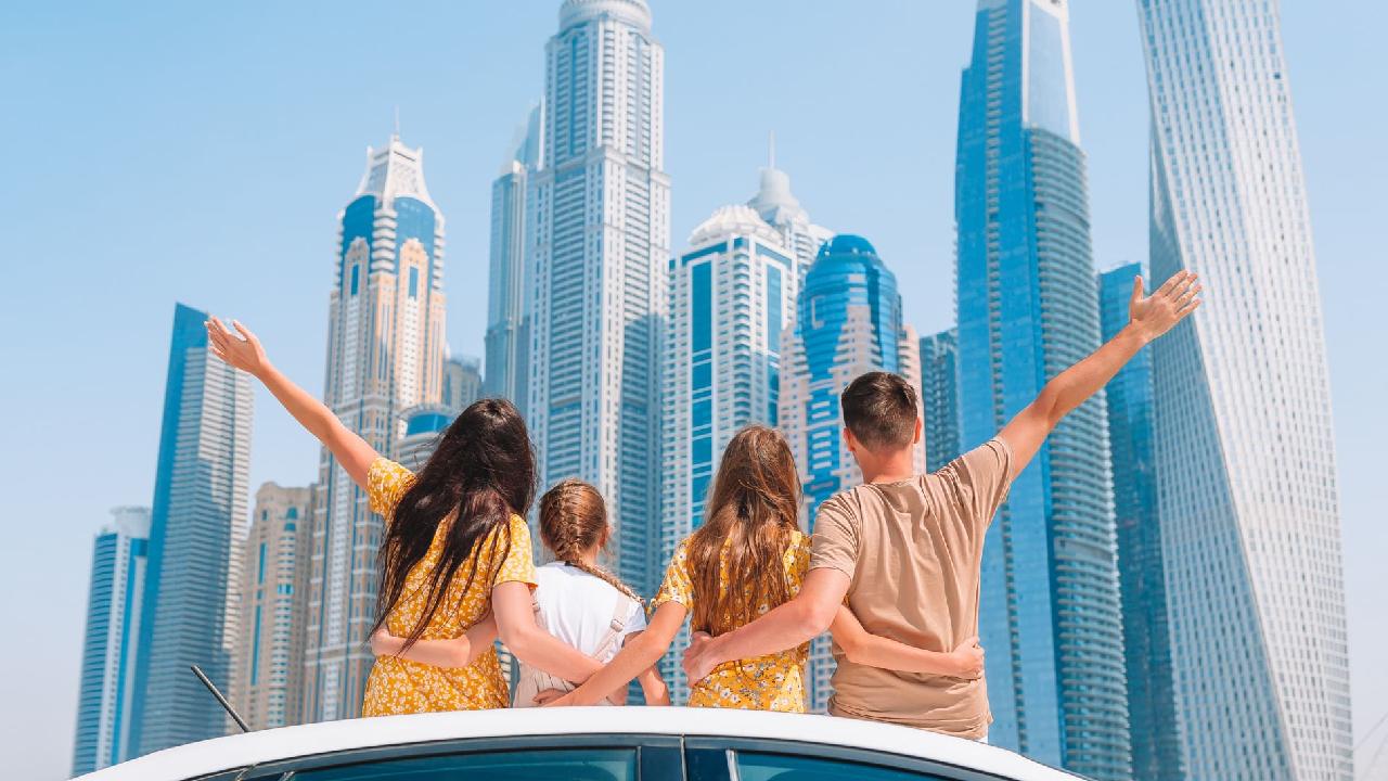 راهنمای جامع مهاجرت به دبی برای کار: چگونه می توانید در دبی کار کنید؟